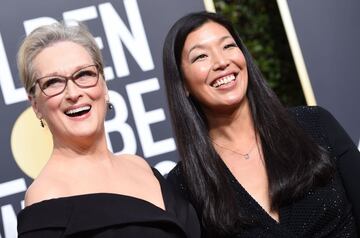 Meryl Streep acompañada de la activista Ai-jen Poo.