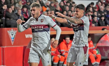No sirvió para sumar, porque el Mirandés remontó el partido después, pero vaya golazo se sacó Andrés García para dar ventaja momentánea al Levante. Un voleón desde la frontal, imparable. Su primer gol de la temporada.
