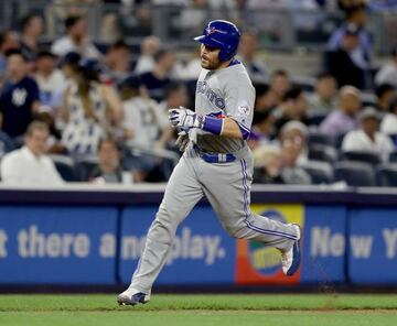 Russell Martin logró sus dos primeros home runs de la temporada en el Yankee Stadium.