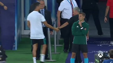 Cristiano y Mourinho se saludaron en el descanso