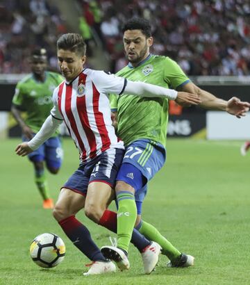 Chivas golea a Seattle Sounders y avanza en Concachampions