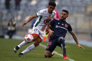 El joven lateral de Cobresal, de 21 años, tiene un lazo sanguíneo que le permitiría jugar por la Selección de Perú. Su padre es peruano.