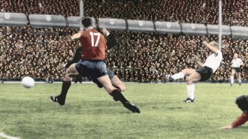 Espa&ntilde;a-Alemania. Uwe Seeler marca el 2-1 que significaba el triunfo de Alemania en Villa Park. Y que se pudo ver en el CIR de Colmenar.