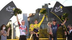 PARIS, FRANCE - JULY 24: (L-R) Second classified Tadej Pogacar of Slovenia and UAE Team Emirates, race winner Jonas Vingegaard Rasmussen of Denmark and Team Jumbo - Visma his daughter Frida, and third classified Geraint Thomas of The United Kingdom and Team INEOS Grenadiers with his son, pose on the podium during the medal ceremony after the 109th Tour de France 2022, Stage 21 a 115,6km stage from Paris La Défense to Paris - Champs-Élysées / #TDF2022 / #WorldTour / on July 24, 2022 in Paris, France. (Photo by Dario Belingheri/Getty Images)