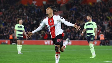 SOUTHAMPTON, ENGLAND - JANUARY 11: Sekou Mara of Southampton celebrates after scoring their side's first goal during the Carabao Cup Quarter Final match between Southampton and Manchester City at St Mary's Stadium on January 11, 2023 in Southampton, England. (Photo by Michael Steele/Getty Images)