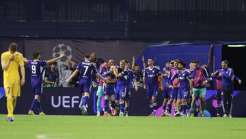 Soccer Football - Champions League Qualifying - Play-off Second Leg - GNK Dinamo Zagreb v Bodo/Glimt - Stadion Maksimir, Zagreb, Croatia - August 24, 2022 GNK Dinamo Zagreb's Josip Drmic celebrates scoring their third goal with teammates REUTERS/Antonio Bronic