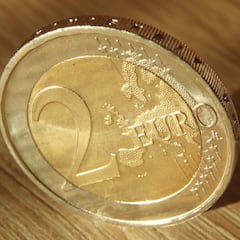 Nuevas monedas de 2€ de la FNMT en 2022: quién aparece, cuándo salen y cómo conseguirlas