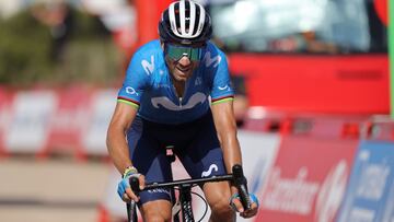 El ciclista espa&ntilde;ol del Movistar Alejandro Valverde llega a meta tras la sexta etapa de la Vuelta a Espa&ntilde;a entre Requena y el Alto de la Monta&ntilde;a de Cullera.