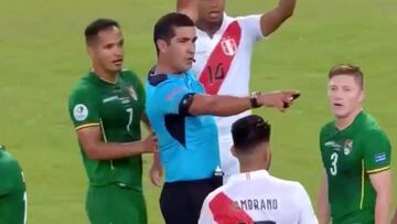 Esto sí que no se había visto: el árbitro pita penalti, el linier le corrige y entonces llega el VAR