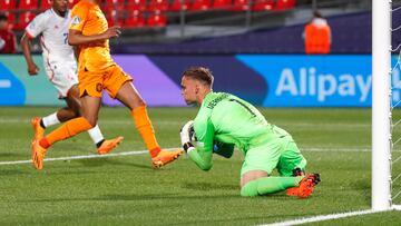 Verbruggen controla un balón ante Bélgica.