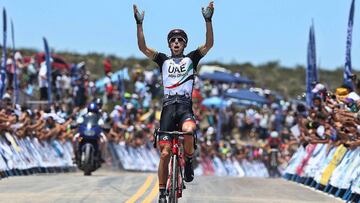 GRA409. ALTO COLORADO (ARGENTINA), 27/01/2017.- Fotografía facilitada por la organización de la Vuelta a San Juan 2017 del ciclista portugués Rui Costa (Abu Dhabi) entrando en primera posición a la meta de la quinta etapa de la Vuelta disputada entre Chimbas y Alto Colorado, de 162,4 kilómetros de recorrido. EFE/ILARIO BIONDI ***SOLO USO EDITORIAL***