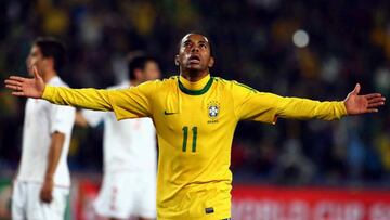 Robinho celebra un gol ante Chile.