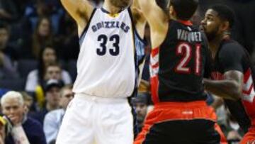 Marc Gasol en acción ante el venezolano Greivis Vasquez.