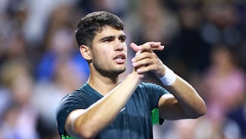 El tenista español Carlos Alcaraz celebra su victoria ante Hubert Hurkacz en el Masters 1.000 de Canadá en Toronto.