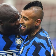 Vidal y Alexis sonríen en el clásico y acechan al Milan en la Serie A