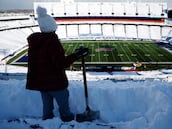 Los Bills piden ayuda a sus fans: 20 dólares por hora para quitar nieve en el estadio
