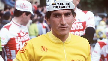 El ex ciclista colombiano Luis Alberto &quot;Lucho&quot; Herrera&quot;, posa con el maillot amarillo de campe&oacute;n de la Vuelta a Espa&ntilde;a en 1987.