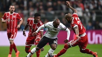 Bayern Munich's Chilean midfielder Arturo Vidal (R) and Bayern Munich's Austrian defender David Alaba (L) fight for the ball with Besiktas forward VxE1gner Love (C) during the second leg of the last 16 UEFA Champions League football match betwee