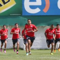 Gonzalo Jara recuperaría su lugar en la defensa de Chile