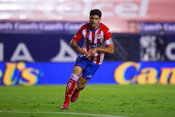 
El Atlético anunció el fichaje del punta argentino desde su club franquicia en México, el Atlético San Luis. Había marcado 22 goles en 42 partidos. Pero es uno de los tres jugadores de la lista que nunca estrenó su camiseta colchonera en partido oficial. Acabaría traspasado en Pachuca para continuar con su carrera en México.
