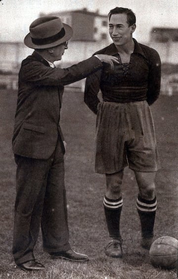 Isidro Lángara fue el primer gran artillero de la Selección: anotó 17 goles en 12 partidos (lo que da una media de 1’4 goles por partido). Gracias a ellos España pudo acudir a su primer Mundial, en Italia 1934.