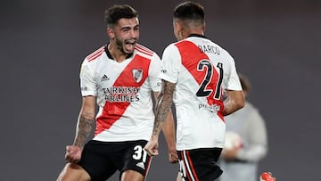 River Plate's midfielder Ezequiel Barco (R) celebrates with midfielder Santiago Simon (L) after scoring against Racing Club during their Argentine Professional Football League match at El Monumental stadium in Buenos Aires, on February 27, 2022. (Photo by ALEJANDRO PAGNI / AFP)