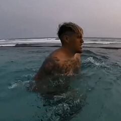 Nico Castillo comparte su rehabilitación física en playa