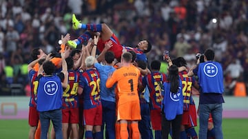 Araújo vuelve manteado y con el apoyo de Carvajal y Vinicius