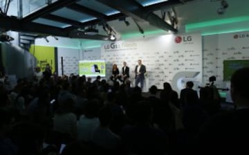 Fernando Torres presenta el nuevo smartphone de LG