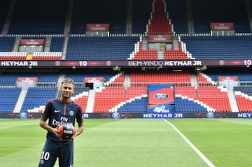 La presentación de Neymar como nuevo jugador del PSG