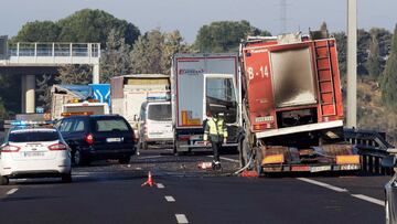 TORDESILLAS (VALLADOLID), 18/01/2021.- Tres personas han muerto este lunes atropelladas por un cami&oacute;n en el enlace de las autov&iacute;as A-6 y A-62, en Tordesillas (Valladolid), cuando auxiliaban a otro conductor que se hab&iacute;a parado en el l