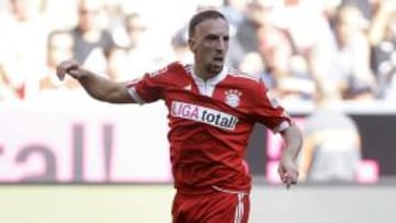 Van Gaal recurre a Ribéry para no perder