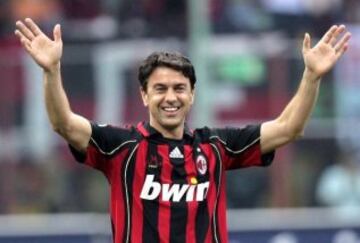 24 de abril: 50 años cumple el ex defensa italiano Alessandro Costacurta, uno de los históricos del Milan. Ganó cinco Liga de Campeones con los 'rossoneros' a lo largo de su trayectoria.