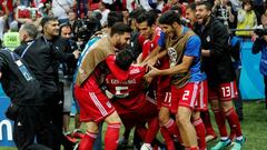 Los jugadores de Ir&aacute;n celebran el gol que no subi&oacute; al marcador