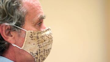 The head of Spain's health emergency center, Fernando Simon, wears a protective face mask as he attends a news conference, amid the coronavirus disease (COVID-19) outbreak, at the Spanish Health Ministry in Madrid, Spain, August 24, 2020. REUTERS/Juan Medina