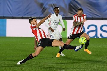 Yeray Álvarez, Vinicius y Ander Capa.