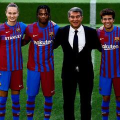 Laporta apuesta por Riqui y la nueva camiseta