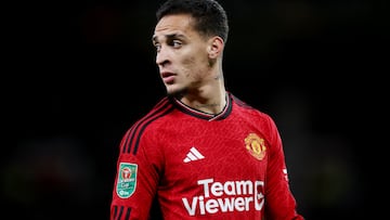 Soccer Football - Carabao Cup - Fourth Round - Manchester United v Newcastle United - Old Trafford, Manchester, Britain - November 1, 2023 Manchester United's Antony during the match Action Images via Reuters/Lee Smith NO USE WITH UNAUTHORIZED AUDIO, VIDEO, DATA, FIXTURE LISTS, CLUB/LEAGUE LOGOS OR 'LIVE' SERVICES. ONLINE IN-MATCH USE LIMITED TO 45 IMAGES, NO VIDEO EMULATION. NO USE IN BETTING, GAMES OR SINGLE CLUB/LEAGUE/PLAYER PUBLICATIONS.