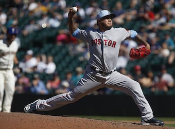 El pitcher mexicano ha ganado cinco partidos esta campaña con una efectividad de 1.82.