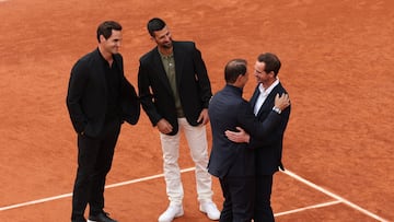 Roger Federer, Novak Djokovic y Andy Murray acompañan a Rafa Nadal durante su homenaje.