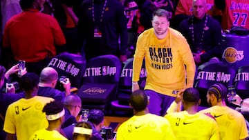 LOS ANGELES (United States), 11/02/2025.- Los Angeles Lakers guard Luka Doncic walks out before the start of the first quarter of the NBA basketball game between the Utah Jazz and Los Angeles Lakers in Los Angeles, California, USA, 10 February 2025. (Baloncesto) EFE/EPA/CAROLINE BREHMAN SHUTTERSTOCK OUT