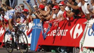 Dani Moreno vence en la cuarta etapa de la Vuelta a España en Fisterra.