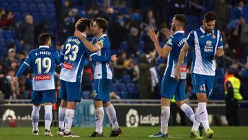 Jugadores del Espanyol ante el Villarreal.