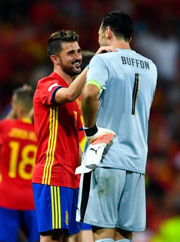 David Villa talks with Gianluigi Buffon of Italy at the end of the match.