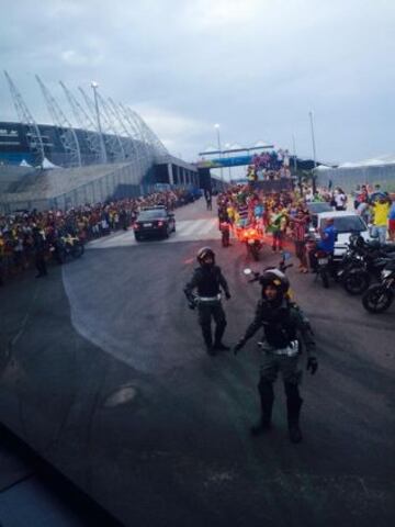 Así se ve desde dentro la llegada a uno de los estadios del Mundial... y soo era para un entrenamiento.
