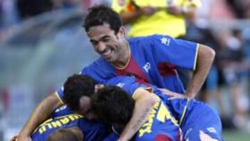 <b>VOLVIÓ LA PIÑA. </b>Los jugadores del Levante celebran el segundo gol con una piña humana que demuestra su máxima unión.