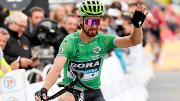 Peter Sagan hace un caballito en la meta de Val Thorens tras la vigésima etapa del Tour de Francia 2019.