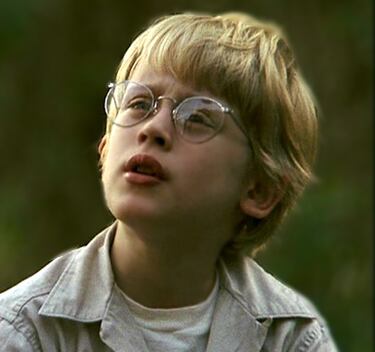 Thomas J. Sennett  (Macaulay Culkin) es el mejor amigo de Vada, una niña con gran sensibilidad. Un día, Thomas muere por picaduras de abejas al intentar recuperar un anillo perdido en el bosque. Su muerte, dolorosa e inesperada, rompe la inocencia de Vada, obligándola a enfrentar por primera vez la realidad de la pérdida y el duelo.
