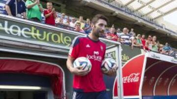 Milic, con la camiseta de Osasuna.