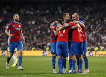 2-1. Patrik Hrosovsky celebr¨® el primer gol.